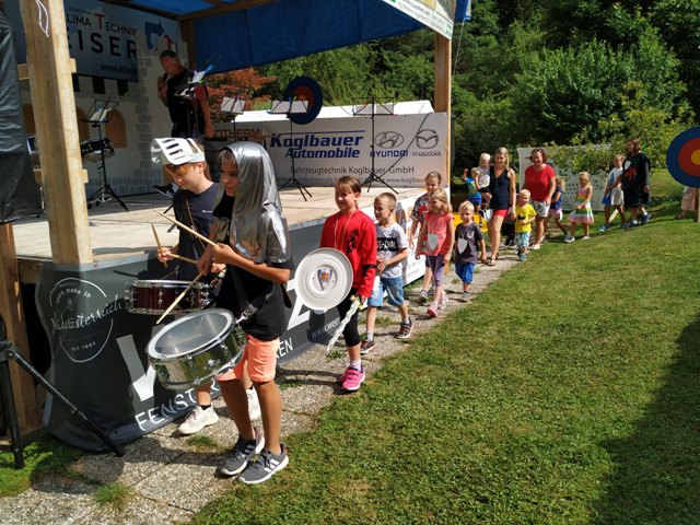 Sommerfest in Haßbach mit Kinderritterspielen